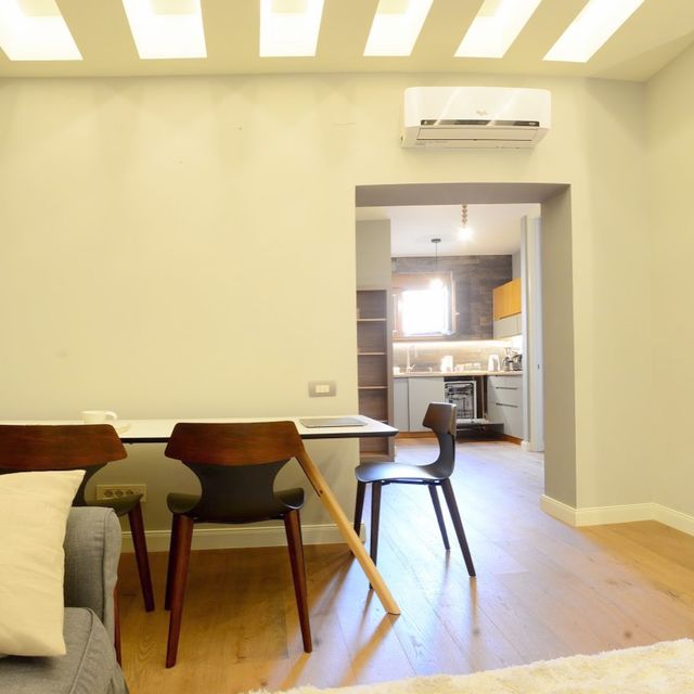 Pijarona de Mondezira 12, Beograd - 4