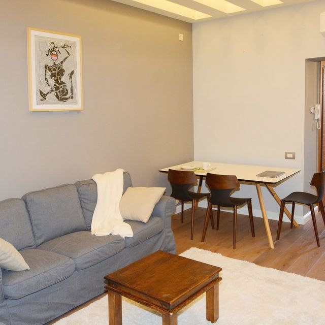 Pijarona de Mondezira 12, Beograd - 3