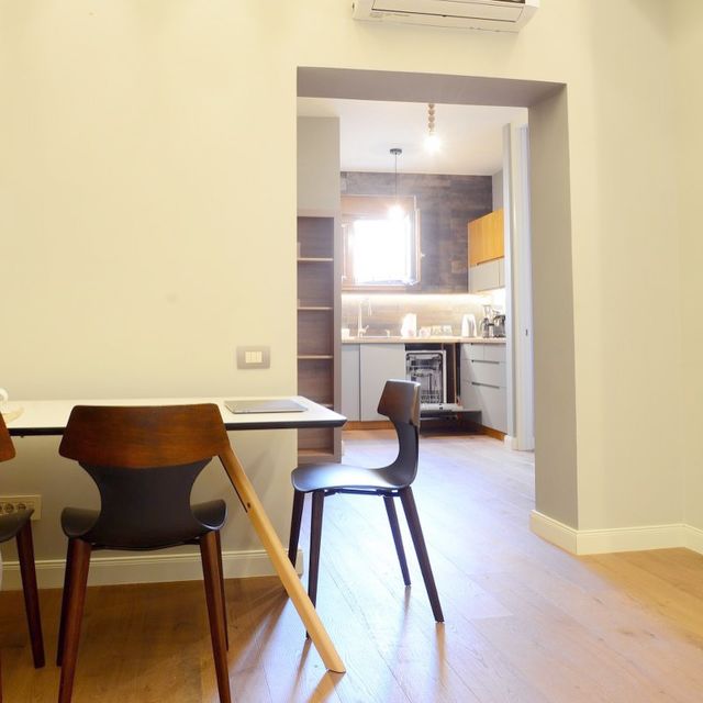 Pijarona de Mondezira 12, Beograd - 7