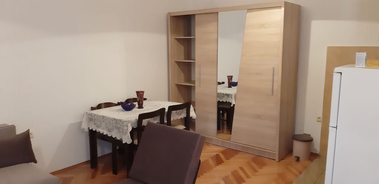 Niška 1, Beograd - 24
