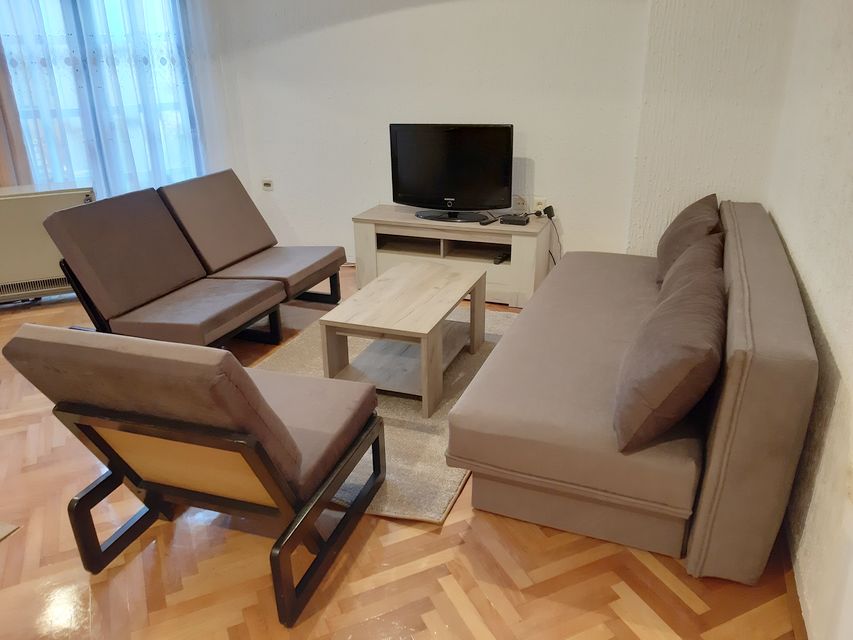 Niška 1, Beograd - 10