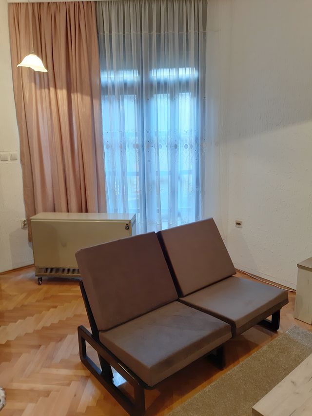 Niška 1, Beograd - 9