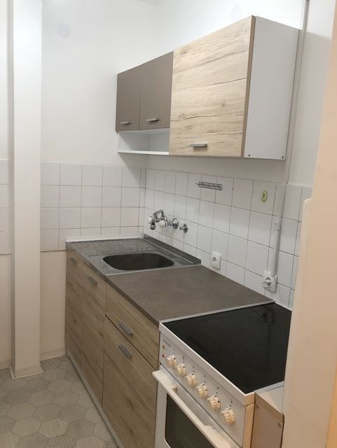 Braće Srnić 9, Beograd - 4