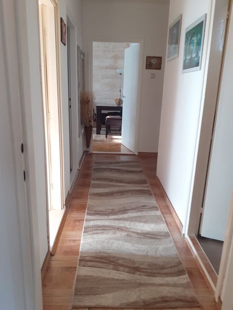 Dejana Smiljkovića 111, Beograd - 4