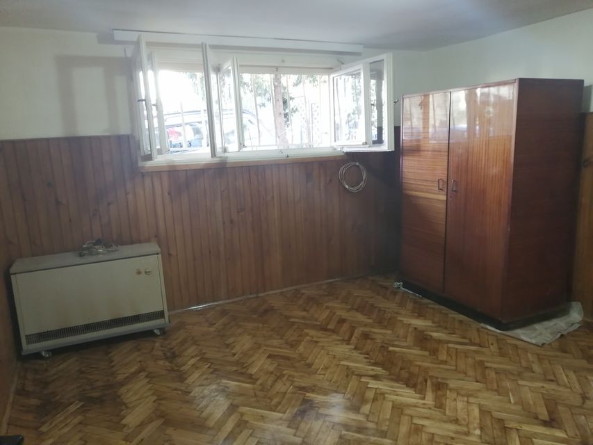 Roze Luksemburg 12, Beograd - 4