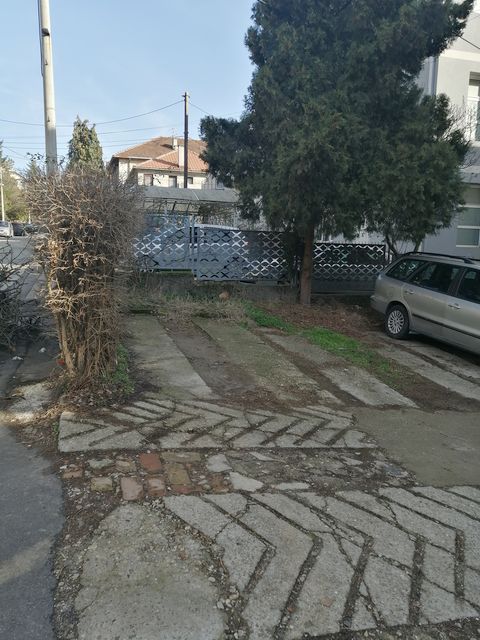 Roze Luksemburg 12, Beograd - 3