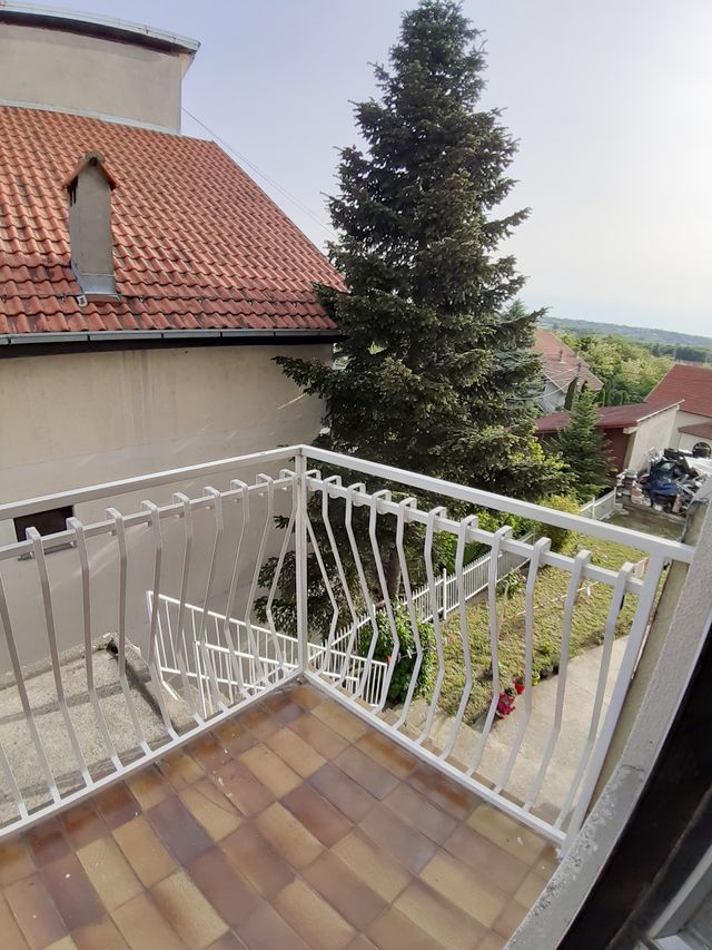 Mijatovih njiva 30, Beograd - 2