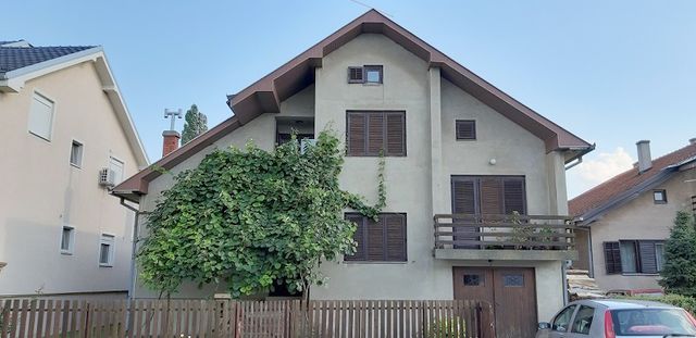 Desanke Maksimović 18, Sremska Mitrovica - 1