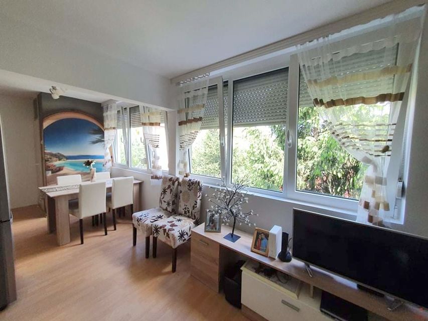 Knićaninova 24, Čačak