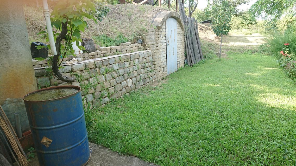 Lepe Kate bb-1, Sremska Kamenica - 2