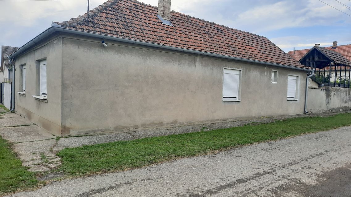 Svetozara Miletića 174, Titel - 10