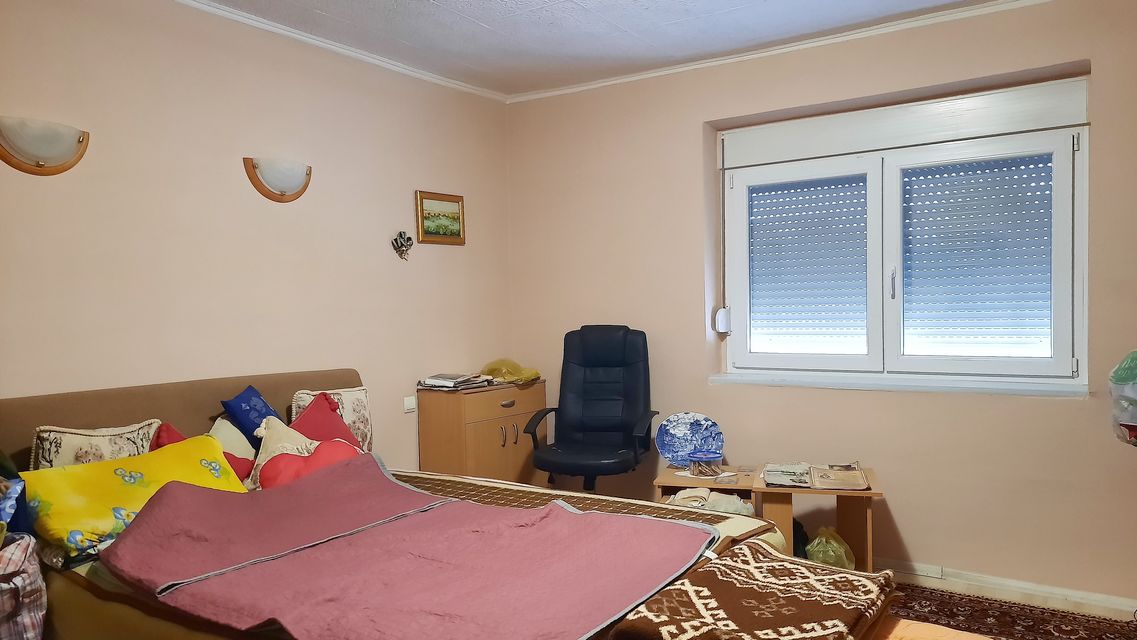 Svetozara Miletića 174, Titel - 8