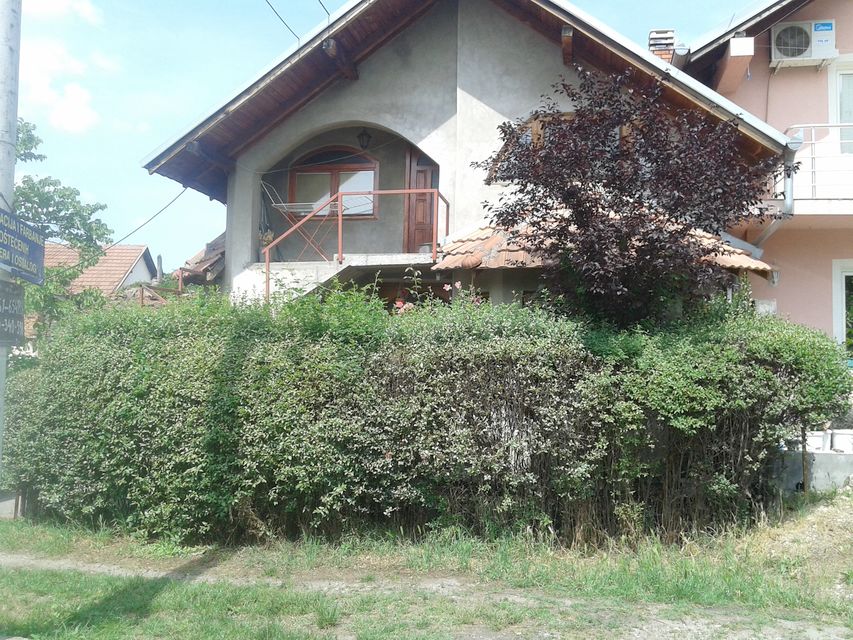 Sarajlina 10, Kragujevac - 8