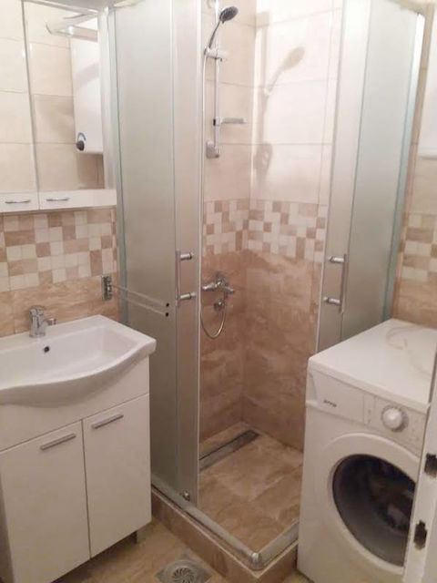 Pariske komune 33, Beograd - 9