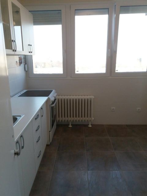 Pariske komune 33, Beograd - 8