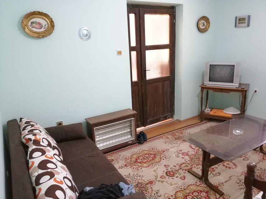 Cara Uroša 7, Poljane - 8