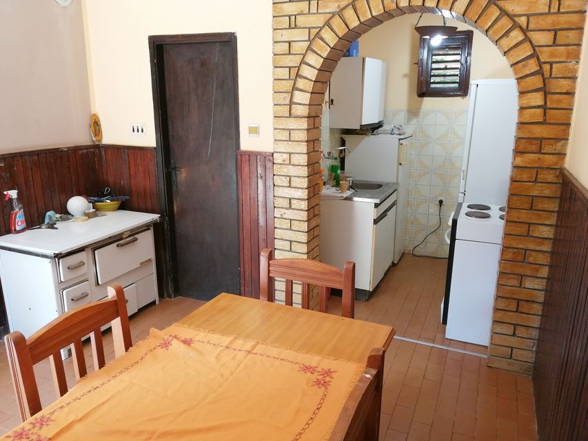 Cara Uroša 7, Poljane - 10