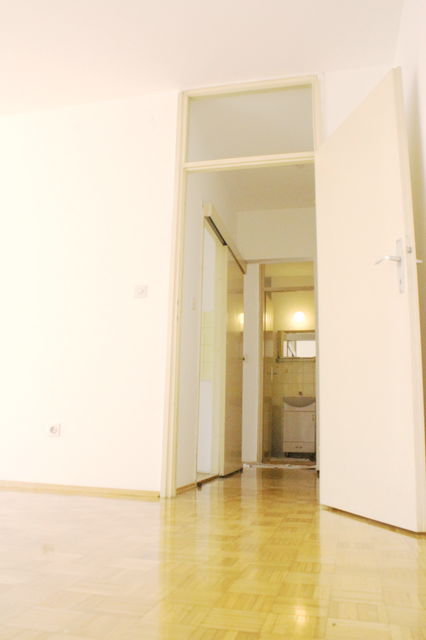 Milentija Popovića 32, Beograd - 4