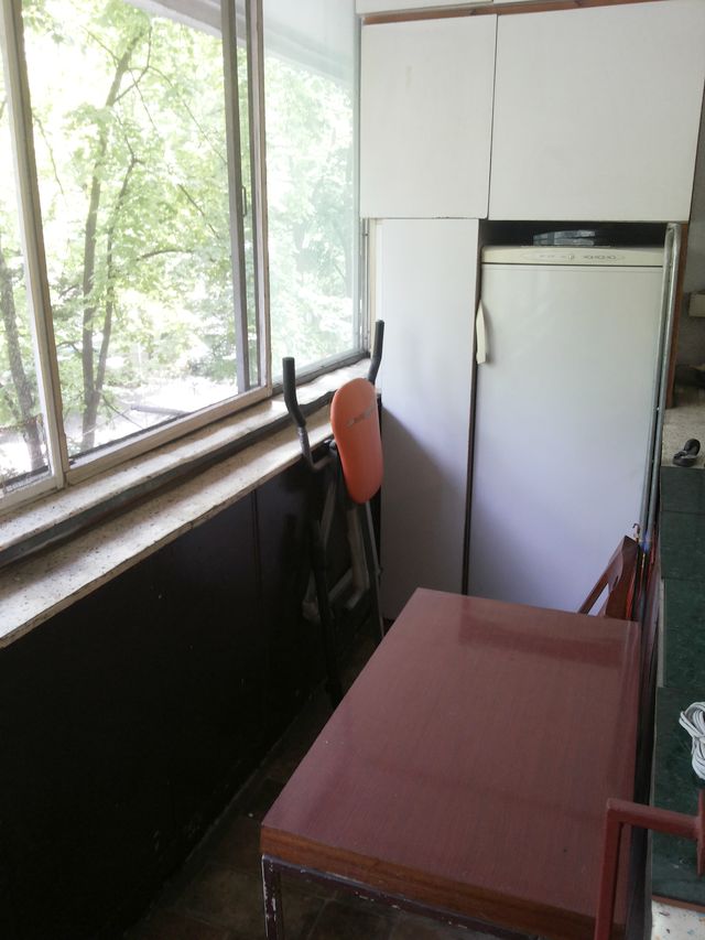 Pariske komune 33, Beograd - 18