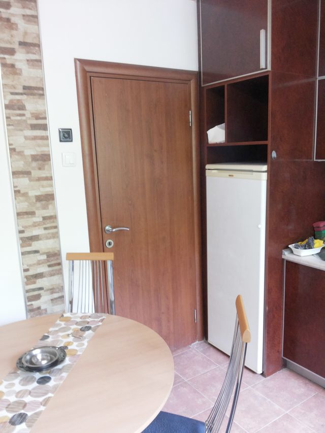 Pariske komune 33, Beograd - 4