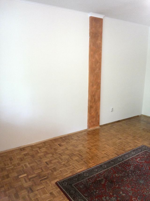 Pariske komune 33, Beograd - 9