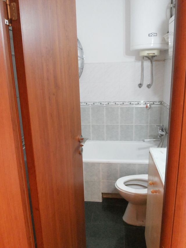 Pariske komune 33, Beograd - 13