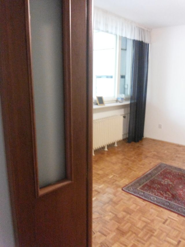 Pariske komune 33, Beograd - 7