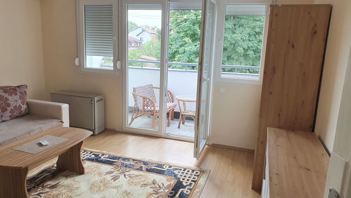 Milana Uzelca 1, Beograd