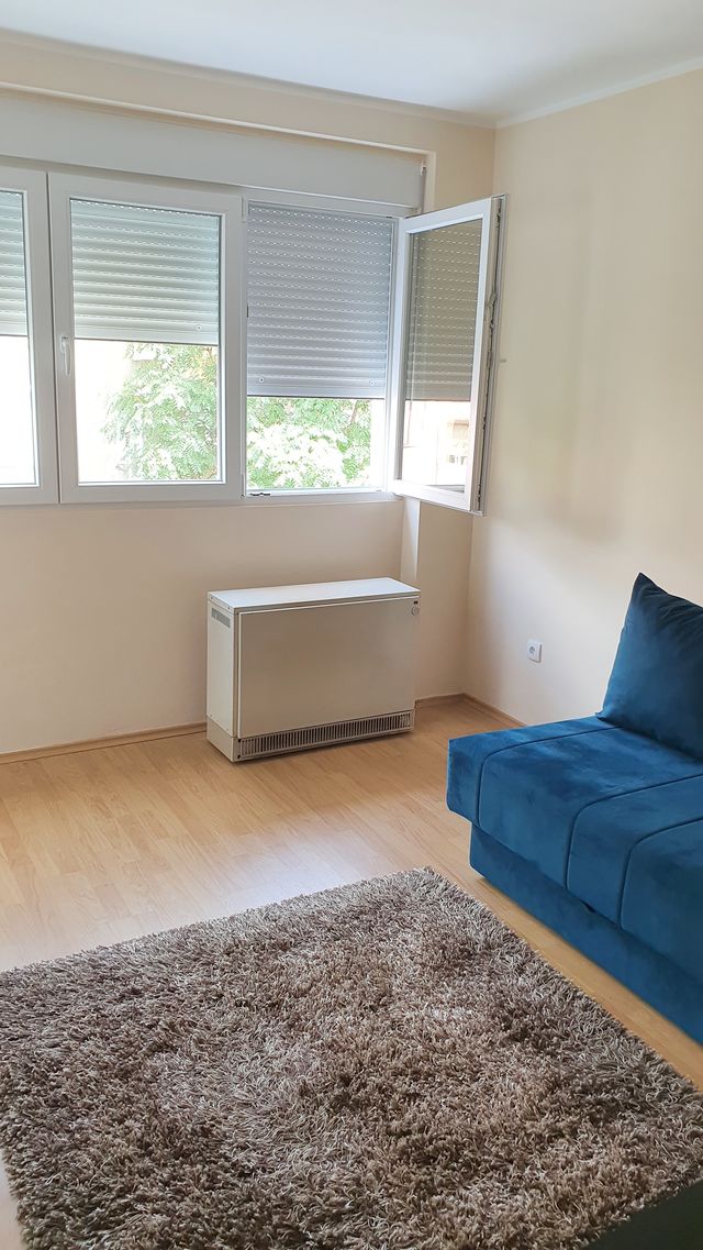 Milana Uzelca 1, Beograd - 9