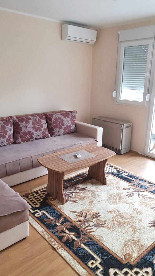 Milana Uzelca 1, Beograd - 2