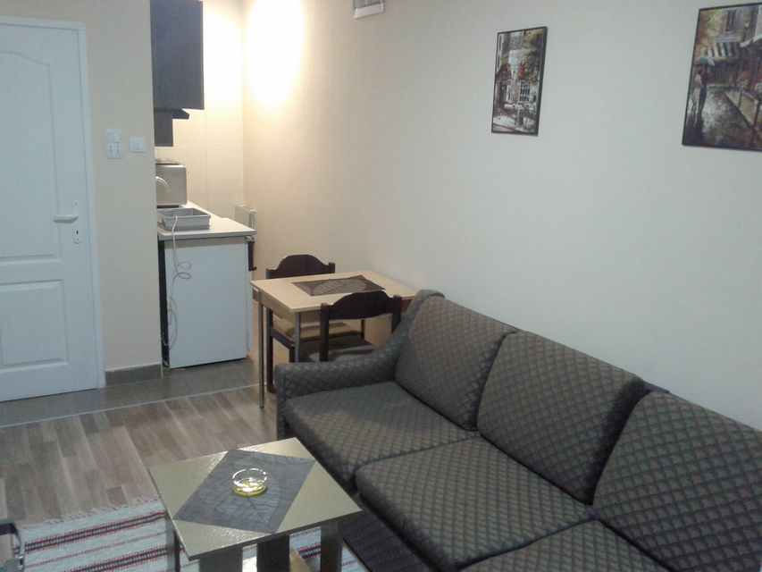 Železnička 33, Beograd