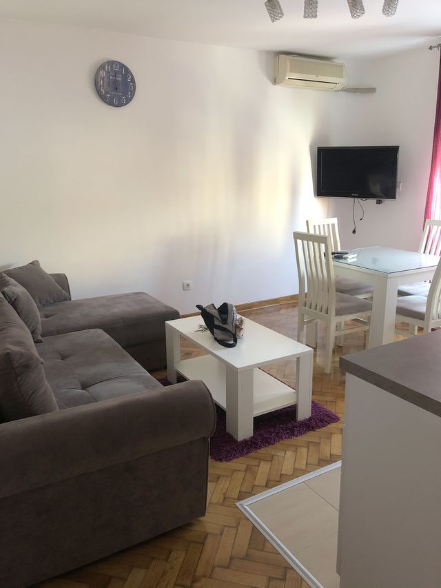 Čede Mijatovića 1, Beograd - 3