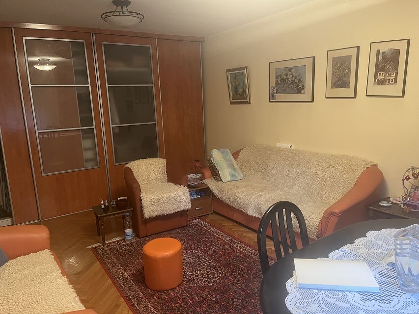 Pariske komune 61, Beograd - 6