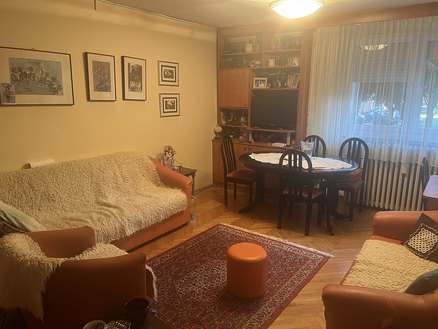 Pariske komune 61, Beograd - 7