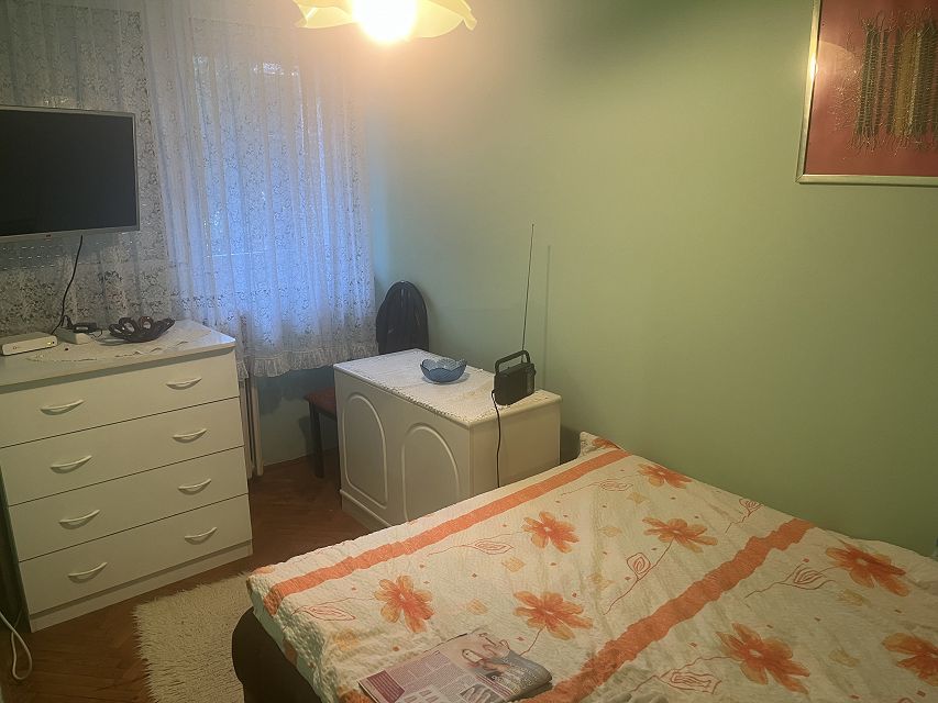 Pariske komune 61, Beograd - 5