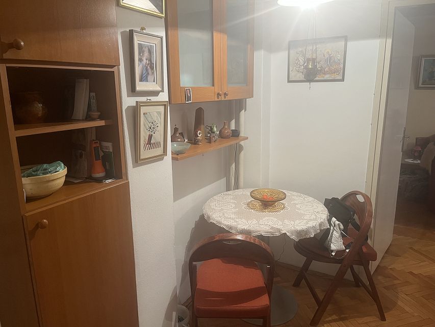Pariske komune 61, Beograd - 10