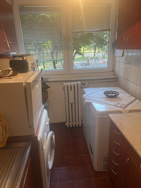 Pariske komune 61, Beograd - 12