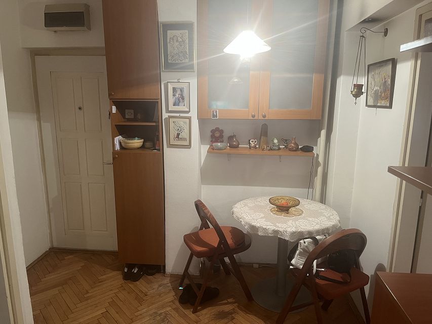 Pariske komune 61, Beograd - 9