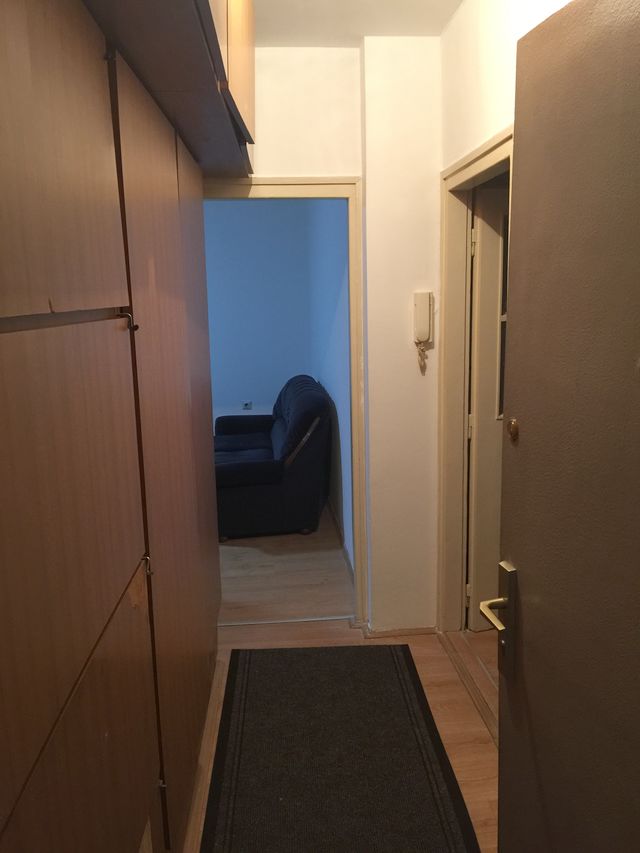 Hadži Melentijeva 1, Beograd - 9