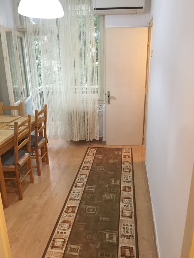 Hadži Melentijeva 1, Beograd - 15