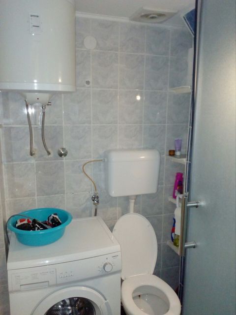 Pariske komune 16, Beograd - 3