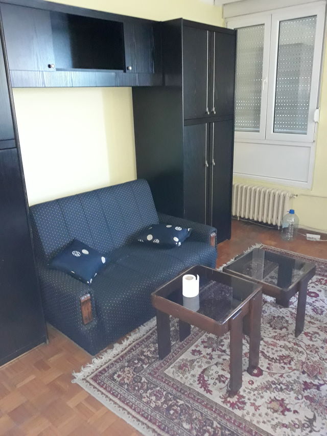 Obalskih radnika 37, Beograd