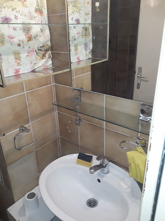 Obalskih radnika 37, Beograd - 5