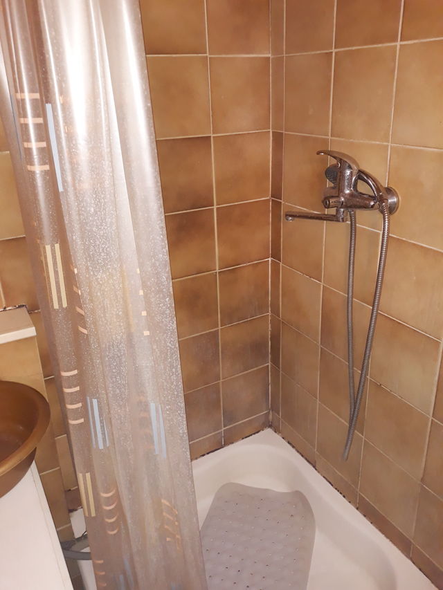 Obalskih radnika 37, Beograd - 4