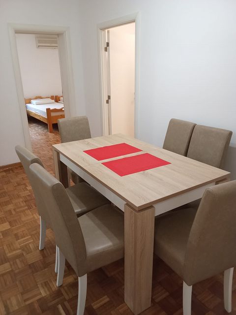 Pećska 9, Beograd - 17