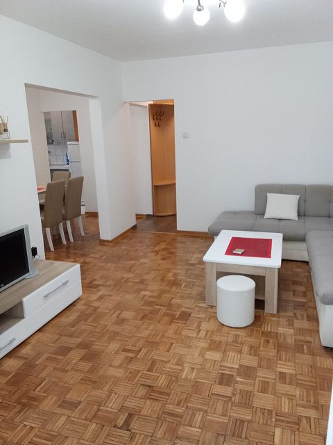 Pećska 9, Beograd - 16