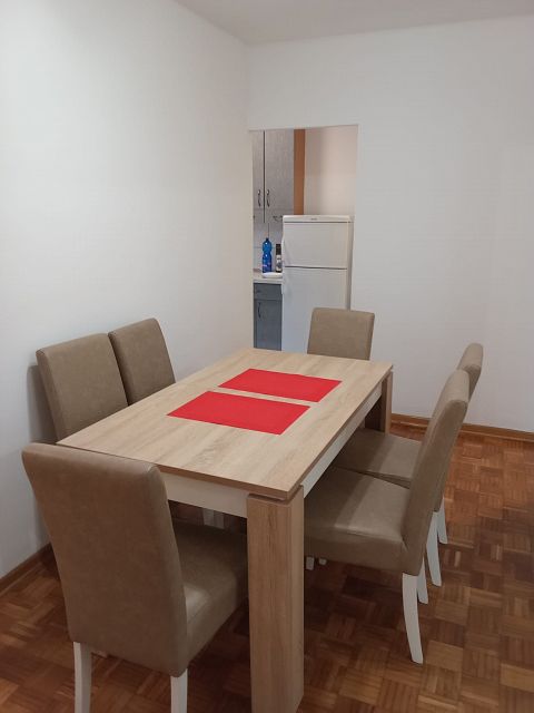 Pećska 9, Beograd - 8