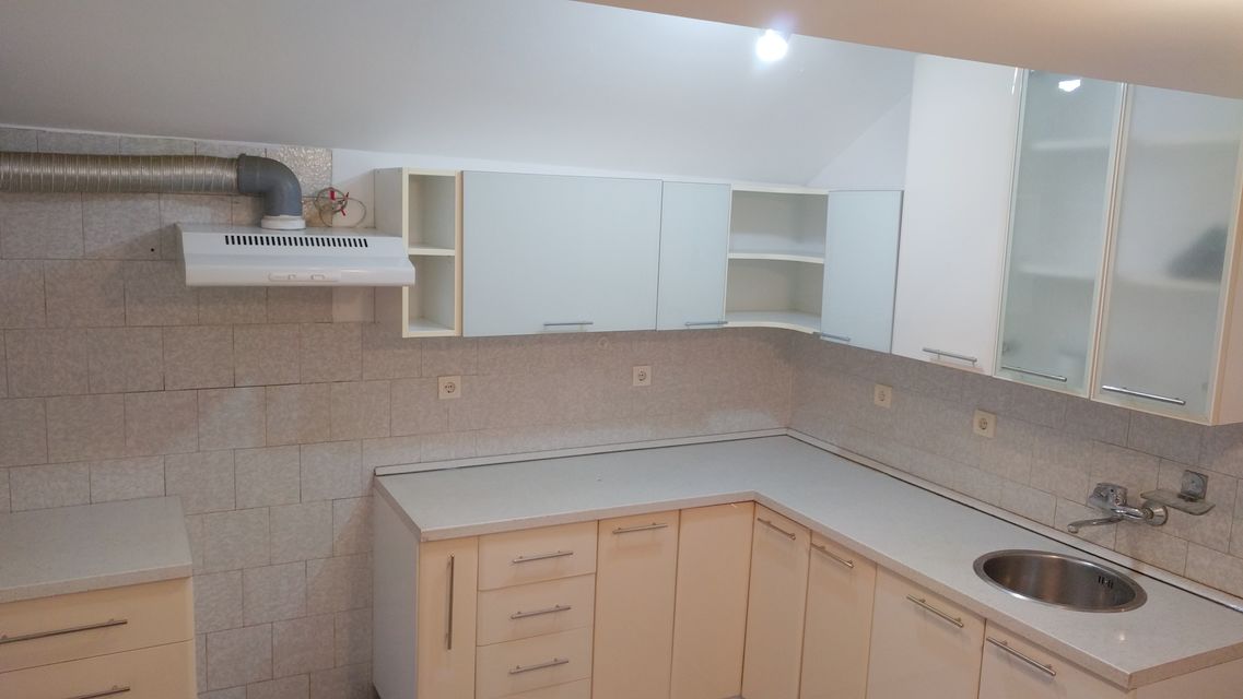 Crvenih hrastova 6, Beograd - 13