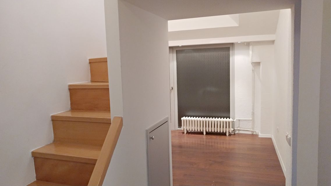 Crvenih hrastova 6, Beograd - 4