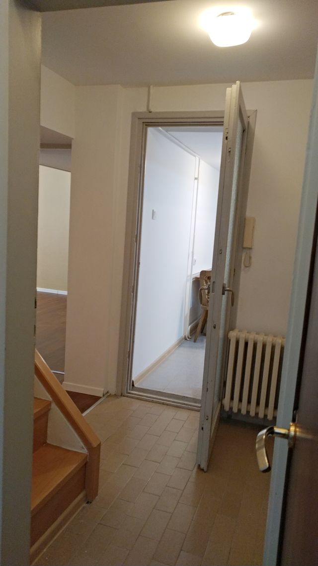 Crvenih hrastova 6, Beograd - 2